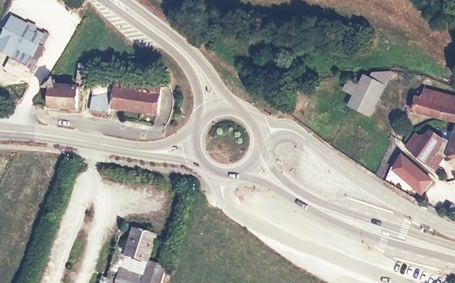 Vue aérienne du Rond-point anonyme n°581529107
