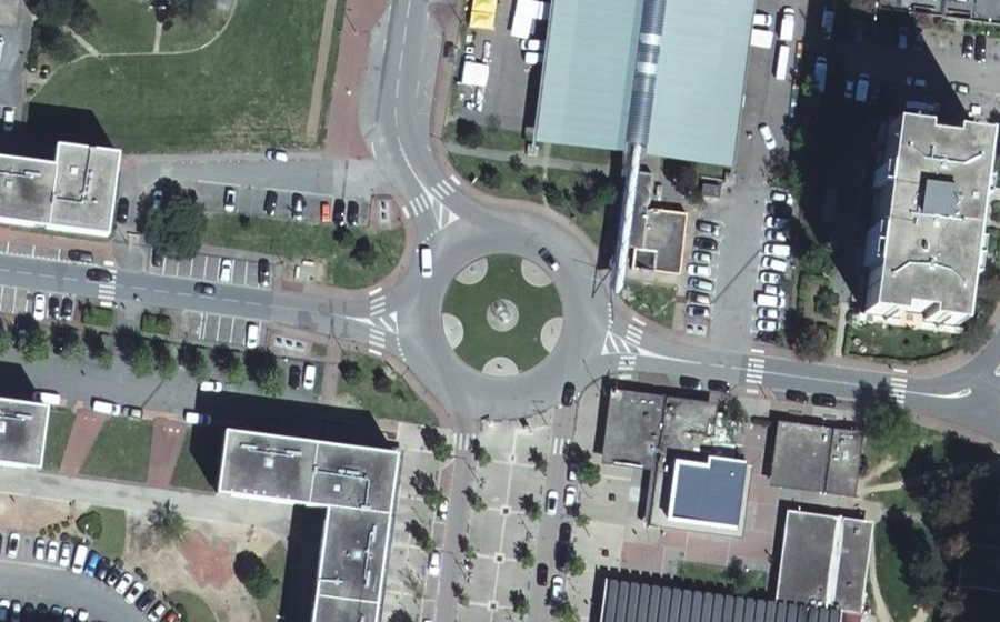 Vue aérienne du Rond-point anonyme n°581540409