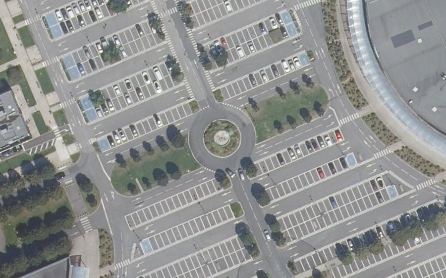 Vue aérienne du Rond-point anonyme n°581644816
