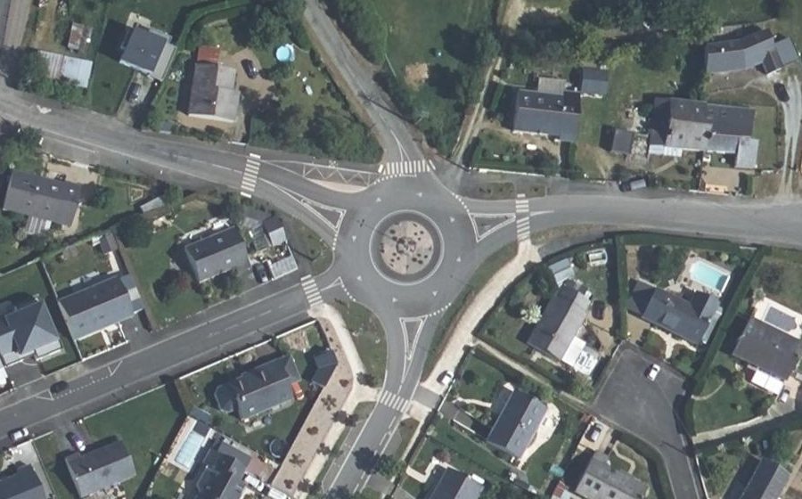 Vue aérienne du Rond-point anonyme n°582152550