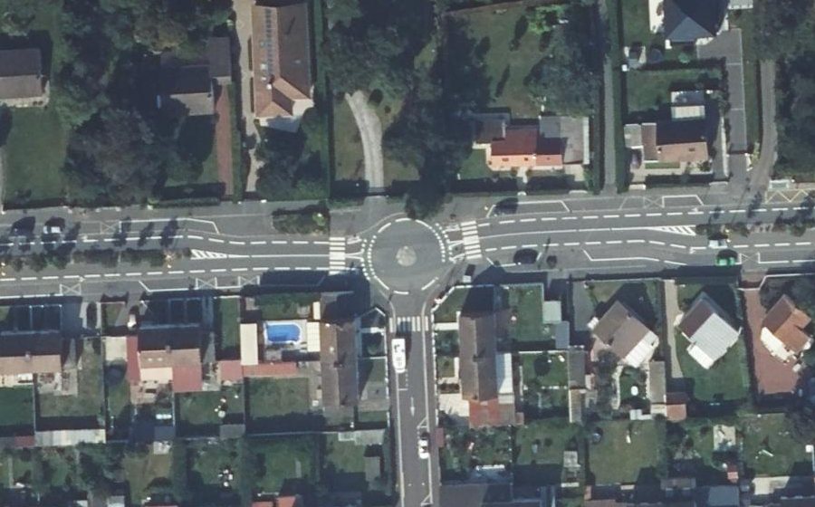 Vue aérienne du Rond-point anonyme n°582266677