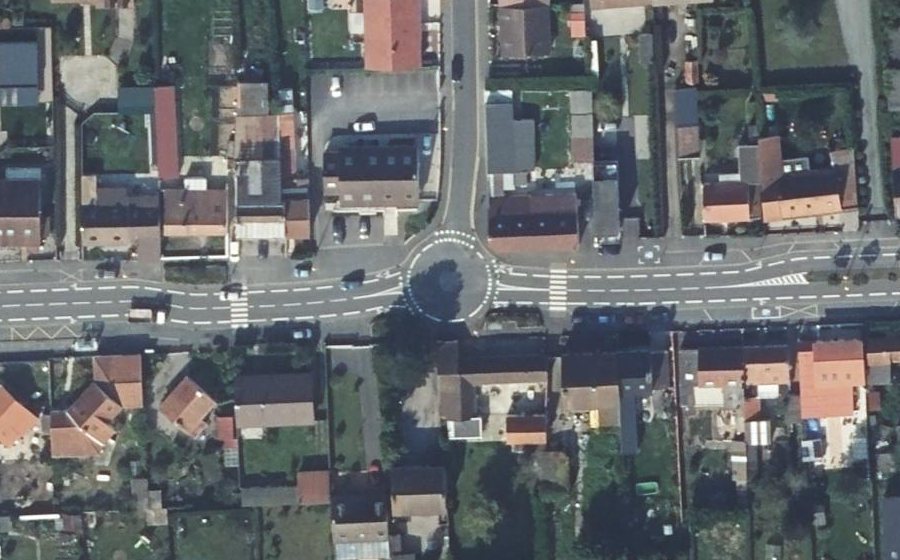 Vue aérienne du Rond-point anonyme n°582266687