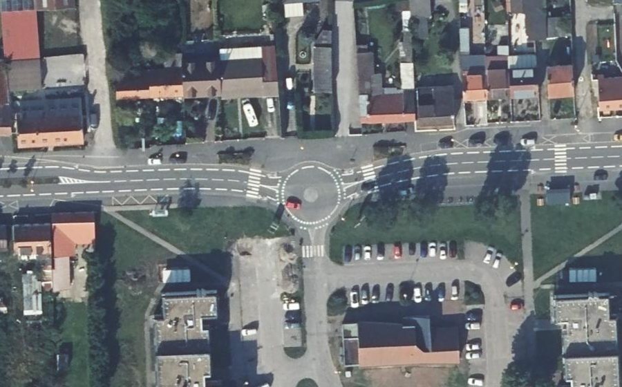 Vue aérienne du Rond-point anonyme n°582266694
