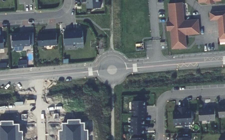 Vue aérienne du Rond-point anonyme n°582371548