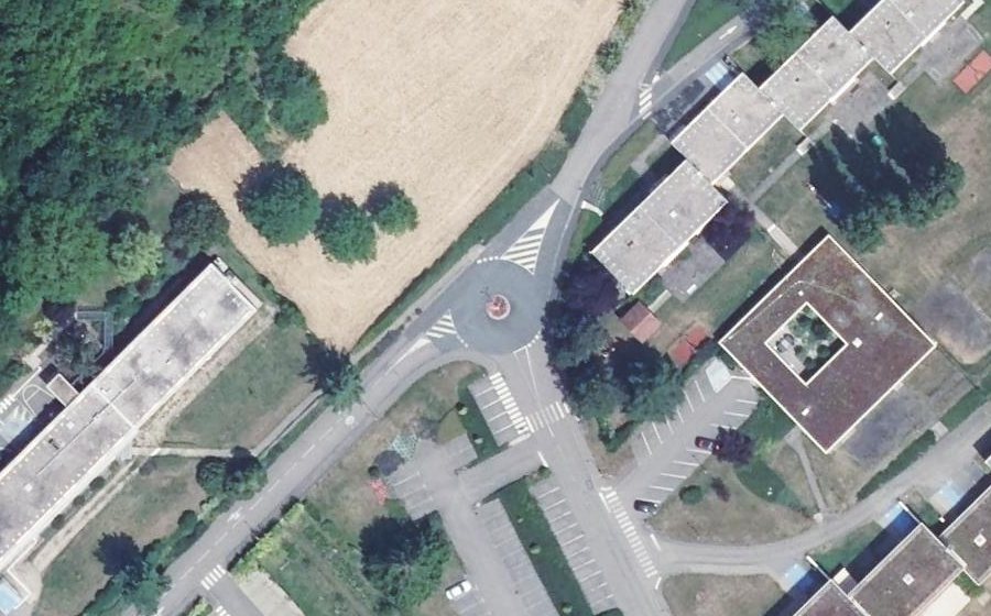 Vue aérienne du Rond-point anonyme n°582493869