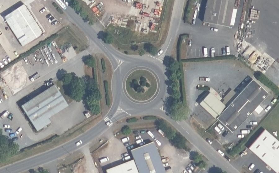 Vue aérienne du Rond-point anonyme n°5825453