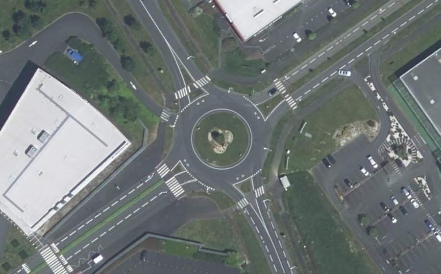 Vue aérienne du Rond-point anonyme n°58263416