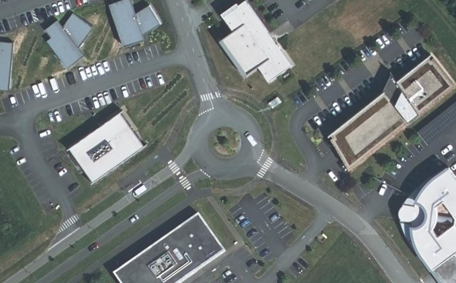 Vue aérienne du Rond-point anonyme n°58263430