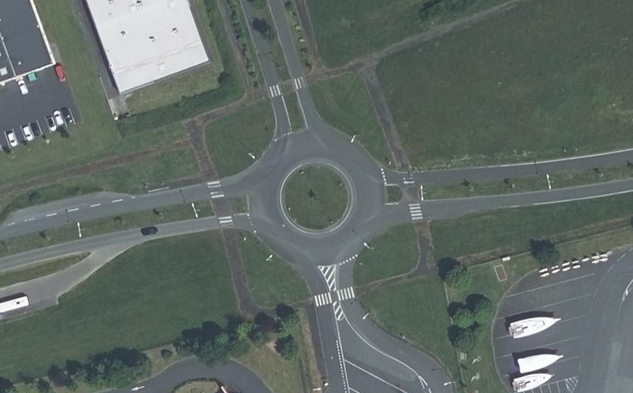 Vue aérienne du Rond-point anonyme n°58263446