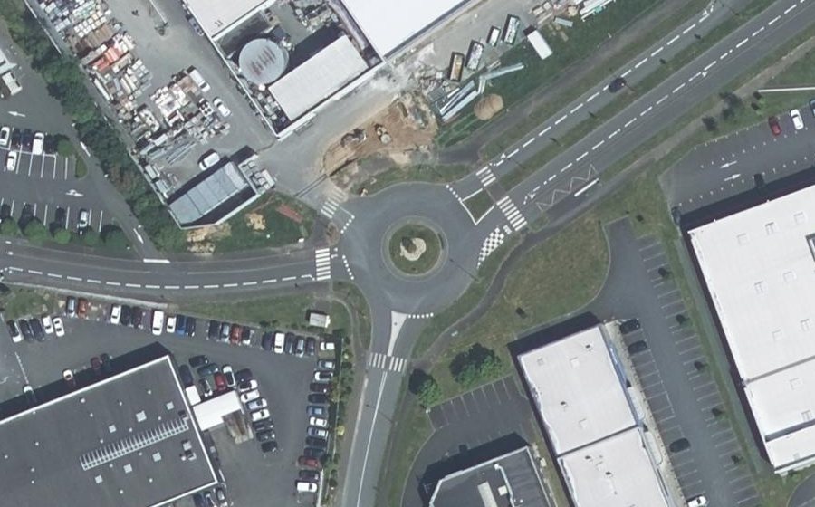 Vue aérienne du Rond-point anonyme n°58263448