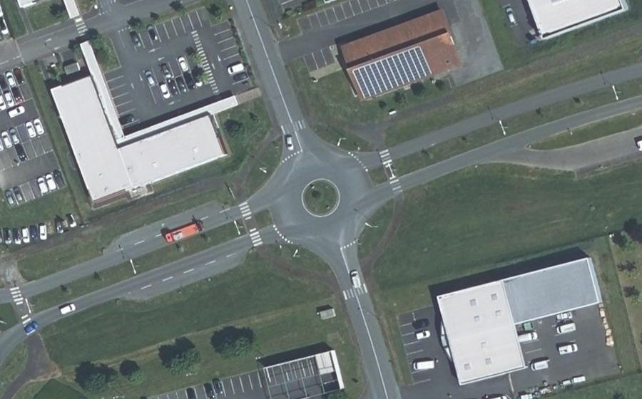 Vue aérienne du Rond-point anonyme n°58263451
