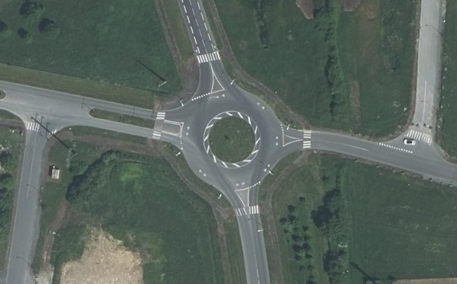 Vue aérienne du Rond-point anonyme n°58263457