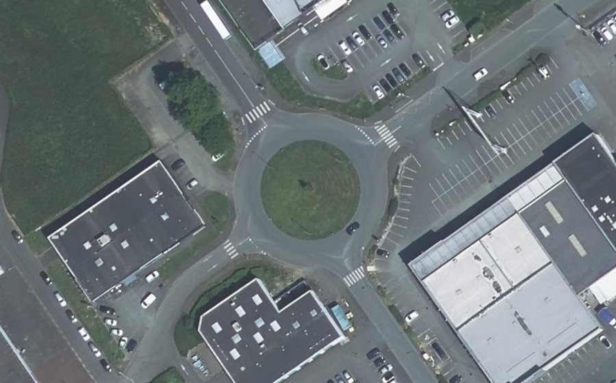 Vue aérienne du Rond-point anonyme n°58263471