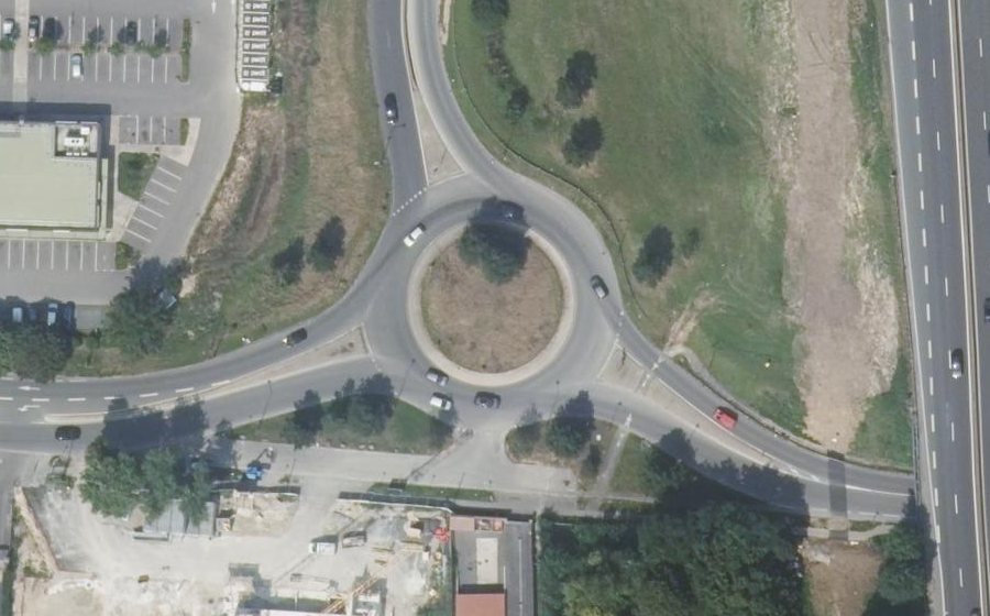 Vue aérienne du Rond-point anonyme n°58268983