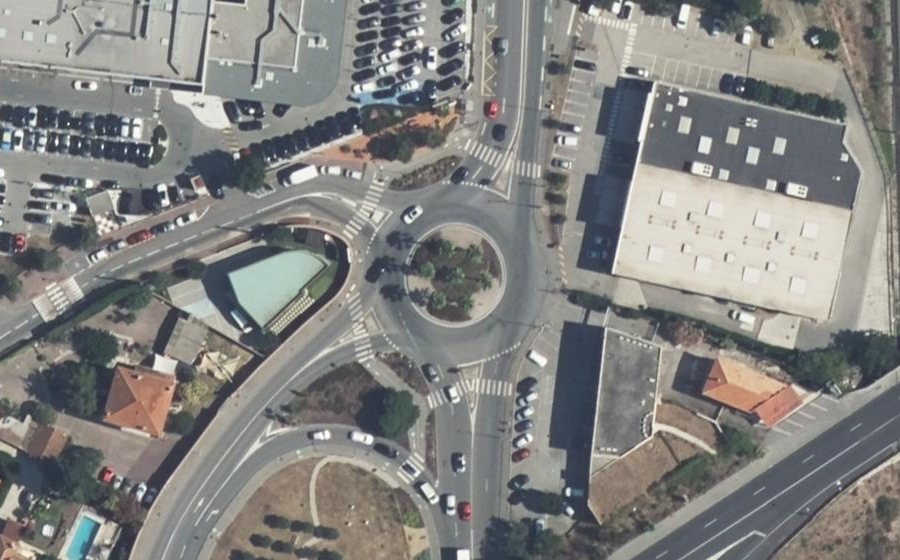 Vue aérienne du Rond-point anonyme n°582885672