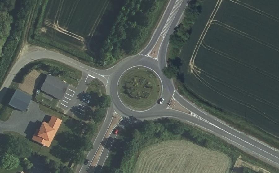 Vue aérienne du Rond-point anonyme n°582917757
