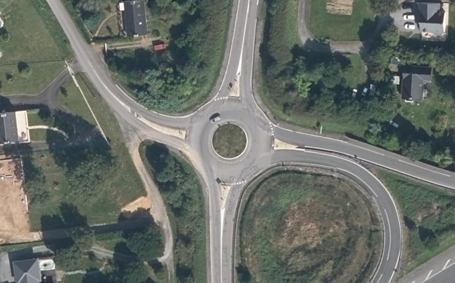 Vue aérienne du Rond-point anonyme n°583314600