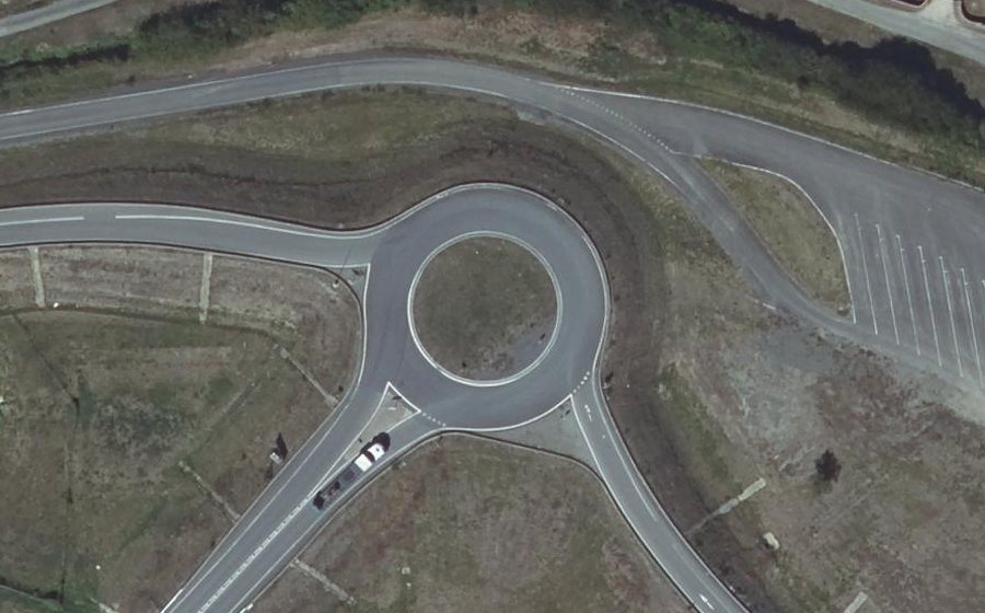 Vue aérienne du Rond-point anonyme n°583365829