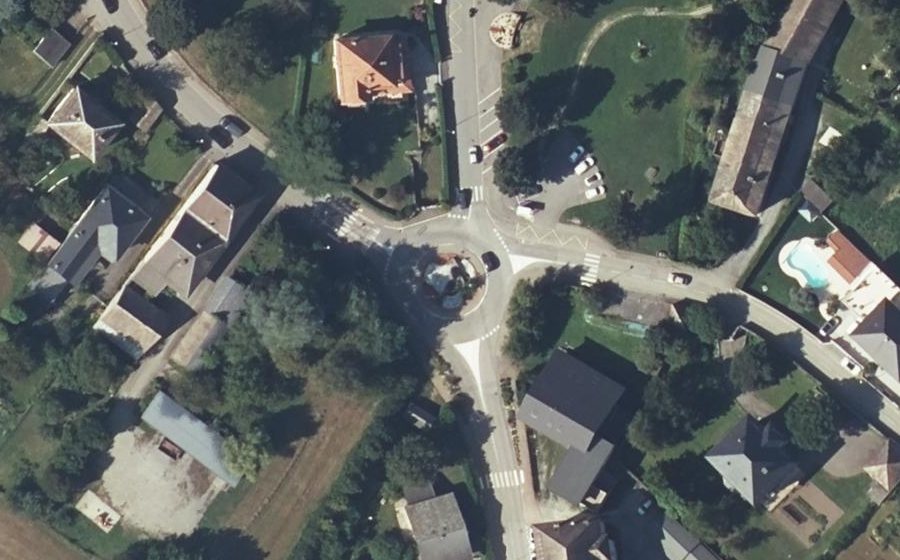 Vue aérienne du Rond-point anonyme n°583367655