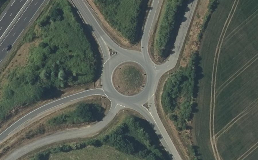 Vue aérienne du Rond-point anonyme n°583498969