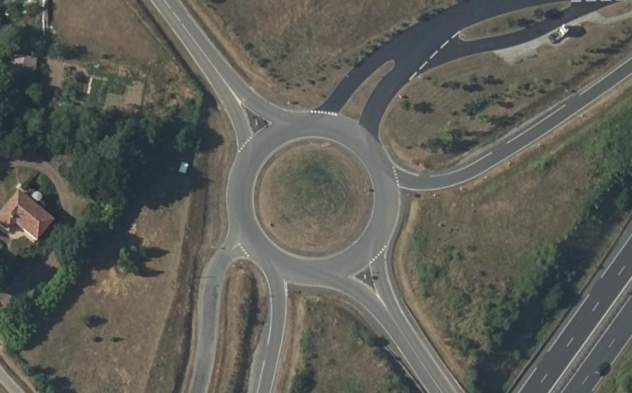 Vue aérienne du Rond-point anonyme n°583498977