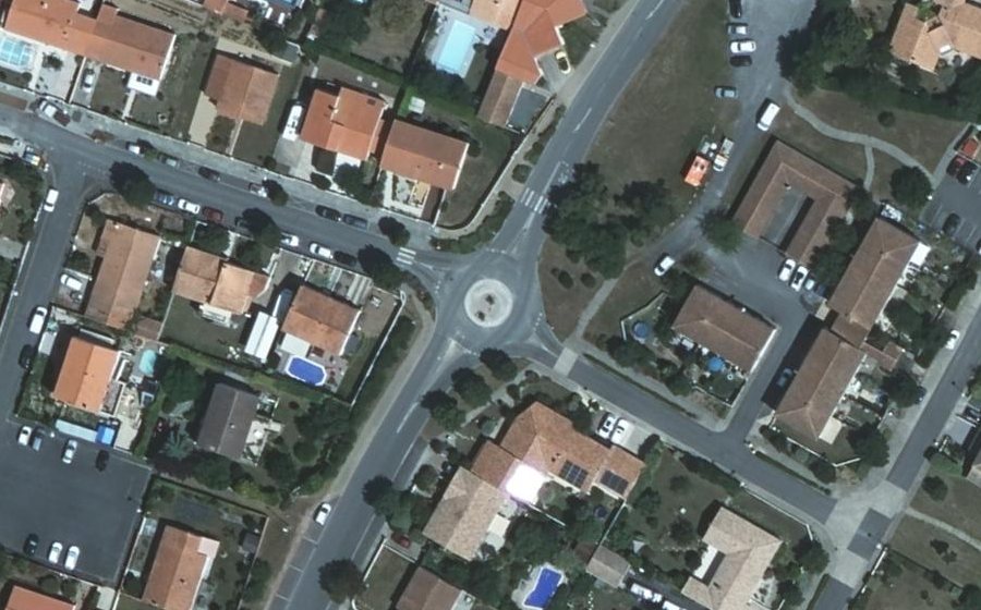 Vue aérienne du Rond-point anonyme n°583580721