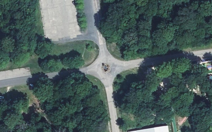Vue aérienne du Rond-point anonyme n°583778103