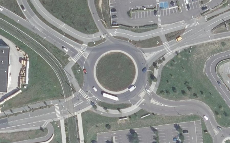 Vue aérienne du Rond-point anonyme n°583901257