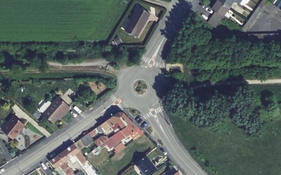Vue aérienne du Rond-point anonyme n°58408322