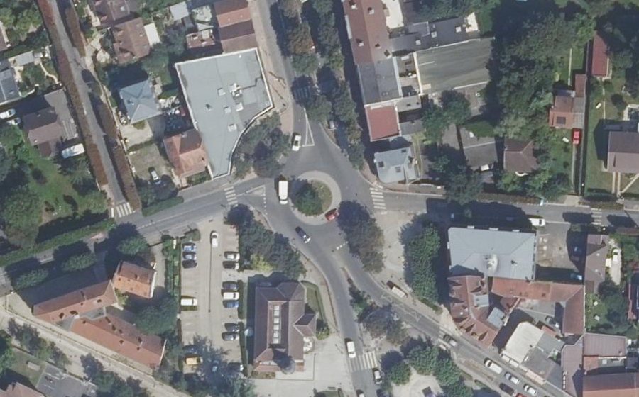 Vue aérienne du Rond-point anonyme n°584181247