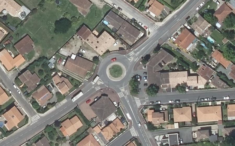 Vue aérienne du Rond-point anonyme n°58436082