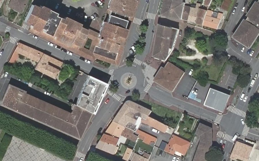 Vue aérienne du Rond-point anonyme n°58436466
