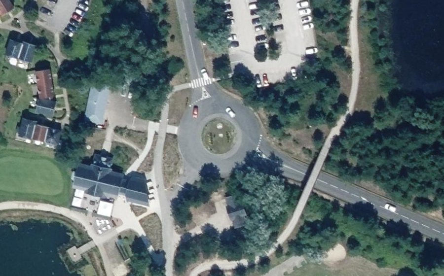 Vue aérienne du Rond-point anonyme n°58440500