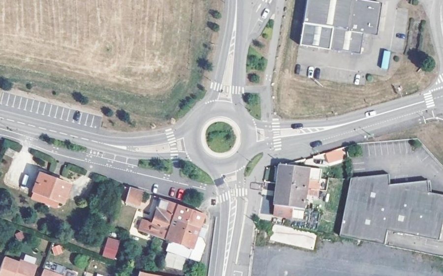 Vue aérienne du Rond-point anonyme n°584643844
