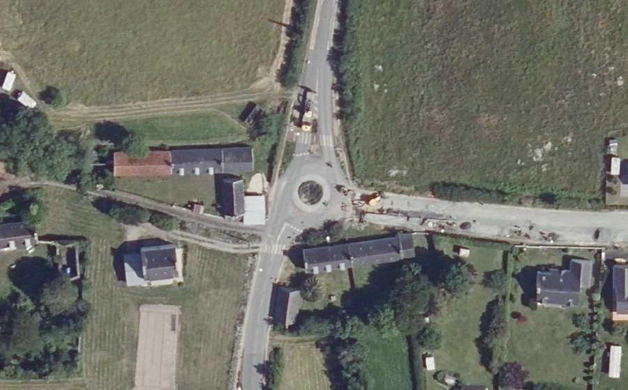 Vue aérienne du Rond-point anonyme n°584714637