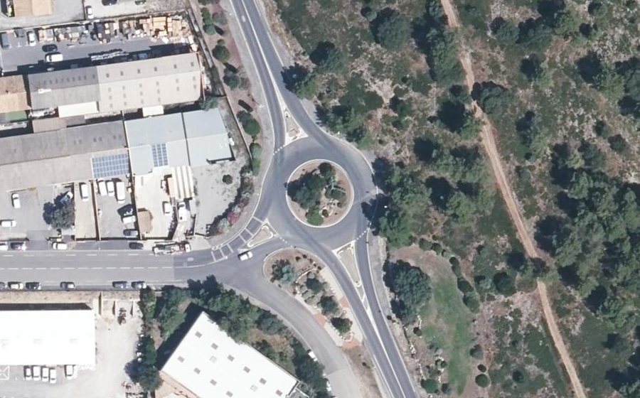 Vue aérienne du Rond-point anonyme n°58478516
