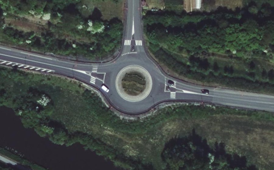 Vue aérienne du Rond-point anonyme n°58484562