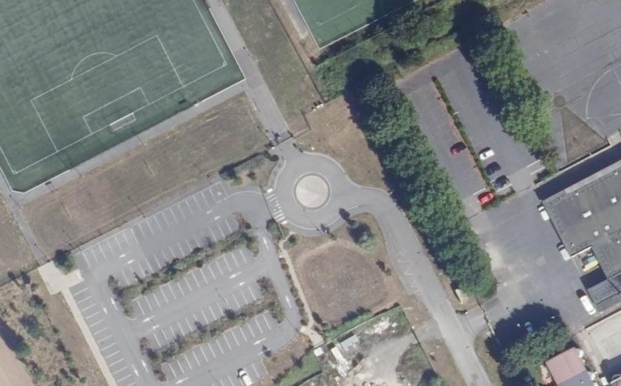 Vue aérienne du Rond-point anonyme n°584862873