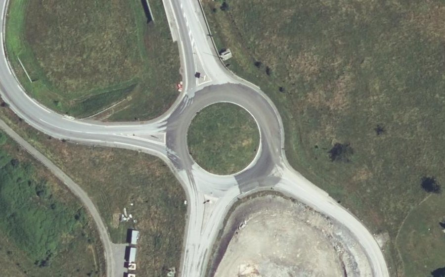 Vue aérienne du Rond-point anonyme n°584865200