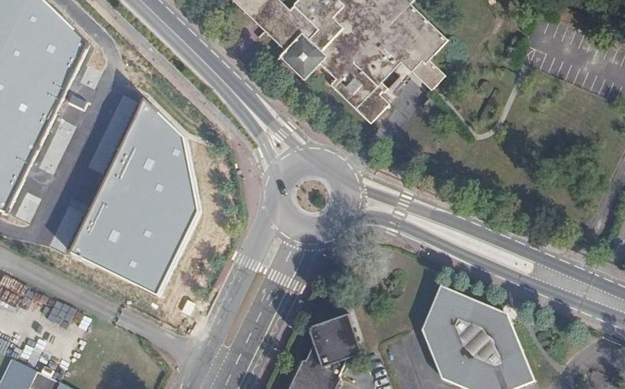Vue aérienne du Rond-point anonyme n°584892015