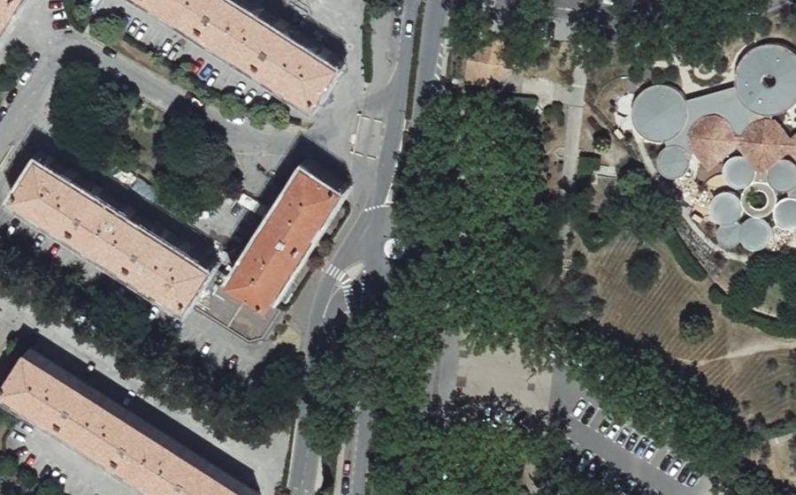 Vue aérienne du Rond-point anonyme n°584892862