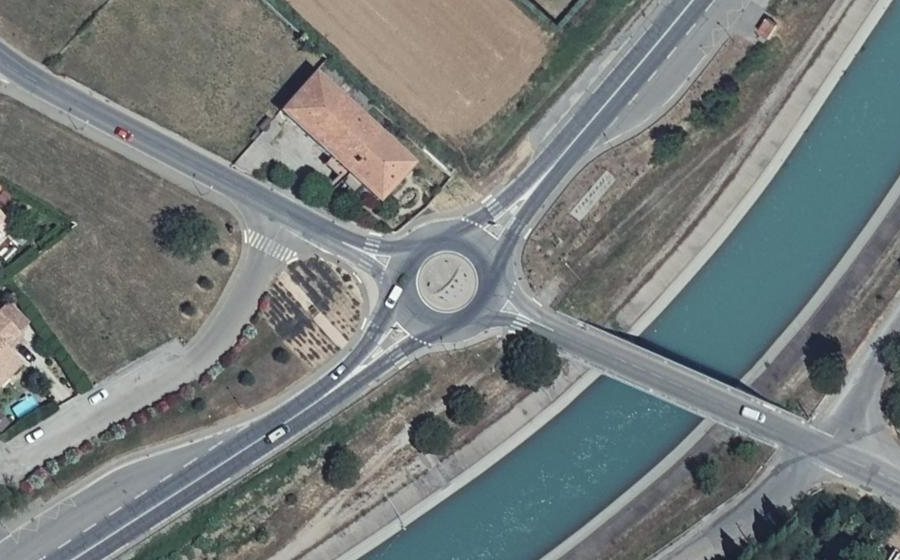 Vue aérienne du Rond-point anonyme n°584912532