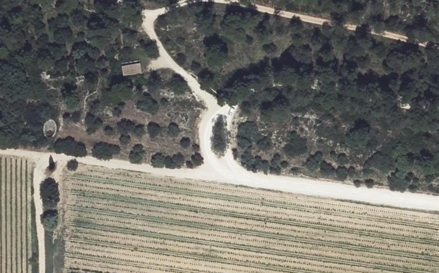 Vue aérienne du Rond-point anonyme n°584948514