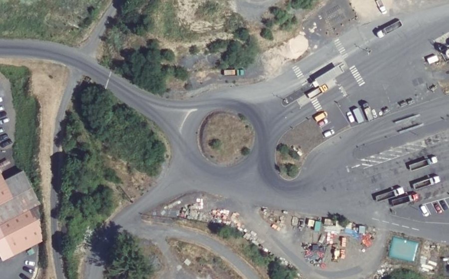 Vue aérienne du Rond-point anonyme n°585067055