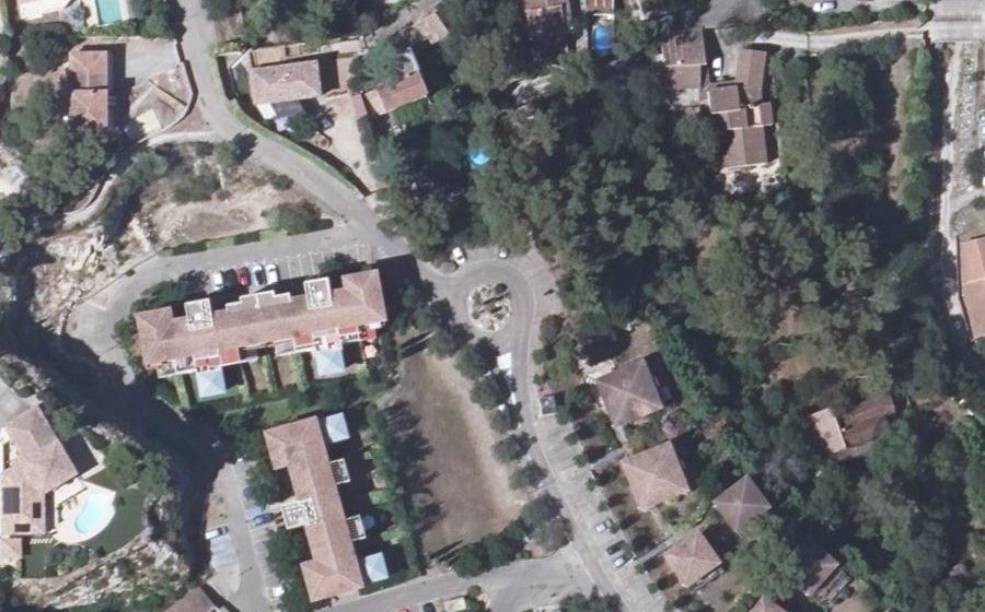 Vue aérienne du Rond-point anonyme n°585136069