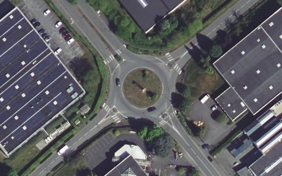 Vue aérienne du Rond-point anonyme n°58521434