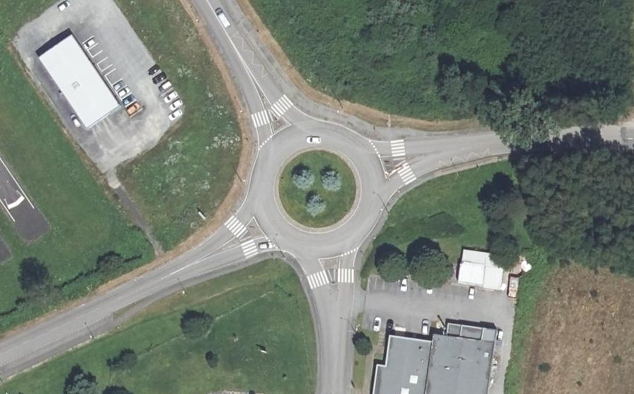 Vue aérienne du Rond-point anonyme n°58528077