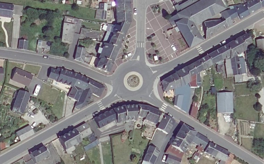 Vue aérienne du Rond-point anonyme n°58532259