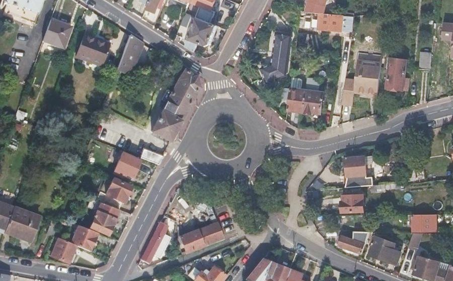 Vue aérienne du Rond-point anonyme n°585449974