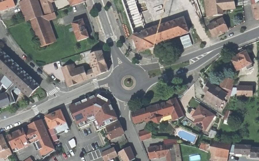Vue aérienne du Rond-point anonyme n°58560841